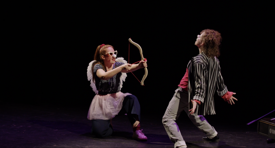 Camille Kerbaol Lucie Bores Borès Les Insups Compagnie des Insupportés Je t'attendant Je tattendant je t'attends théâtre clown piano chanson